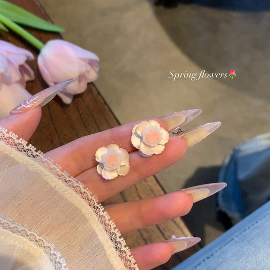 粉色山茶花耳環－商品主圖｜https://igowo.tw/
