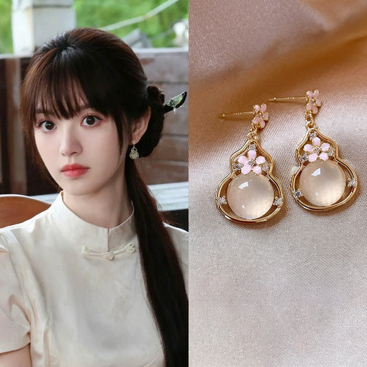 樹脂葫蘆花朵鑲鑽耳釘－商品主圖｜https://igowo.tw/