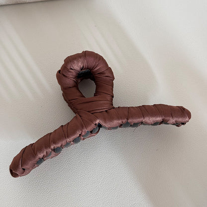 棕色布面纏繞鯊魚夾－細節特寫12｜https://igowo.tw/