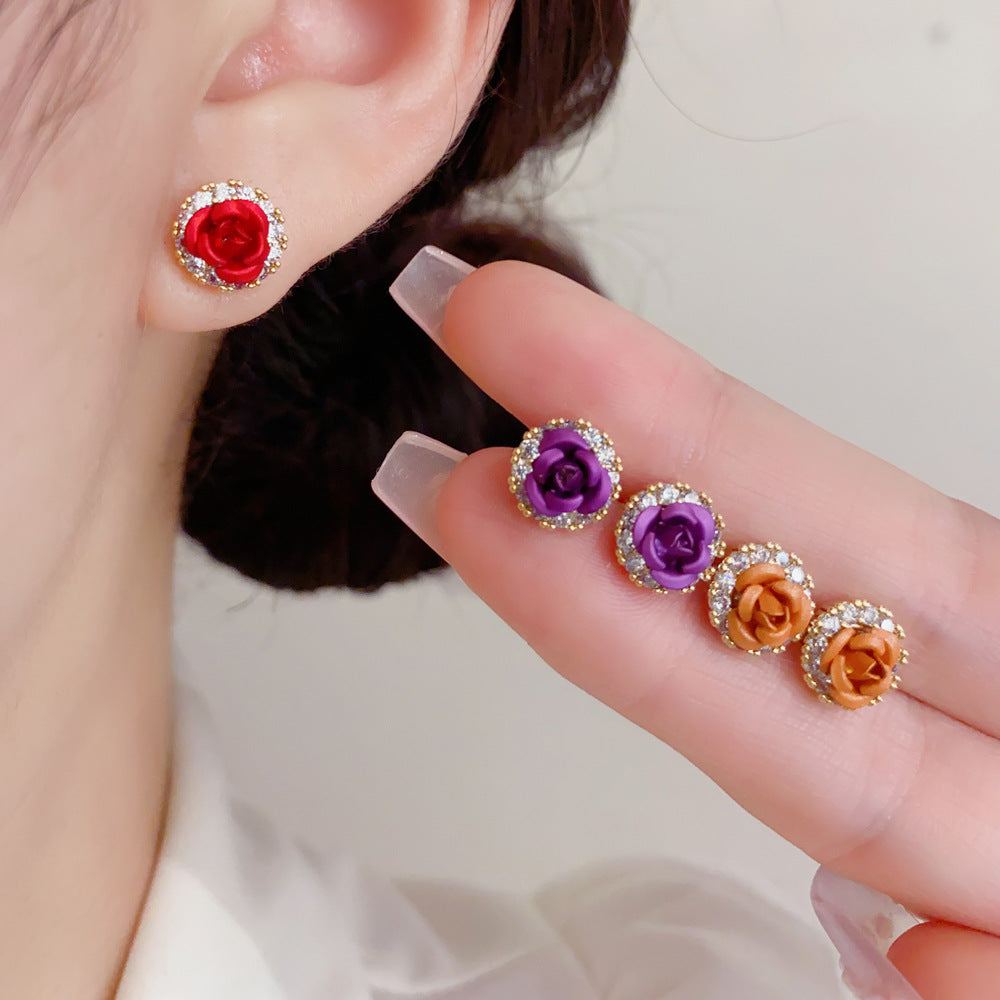 鋯石花朵圓形簡約耳釘－細節特寫2｜https://igowo.tw/