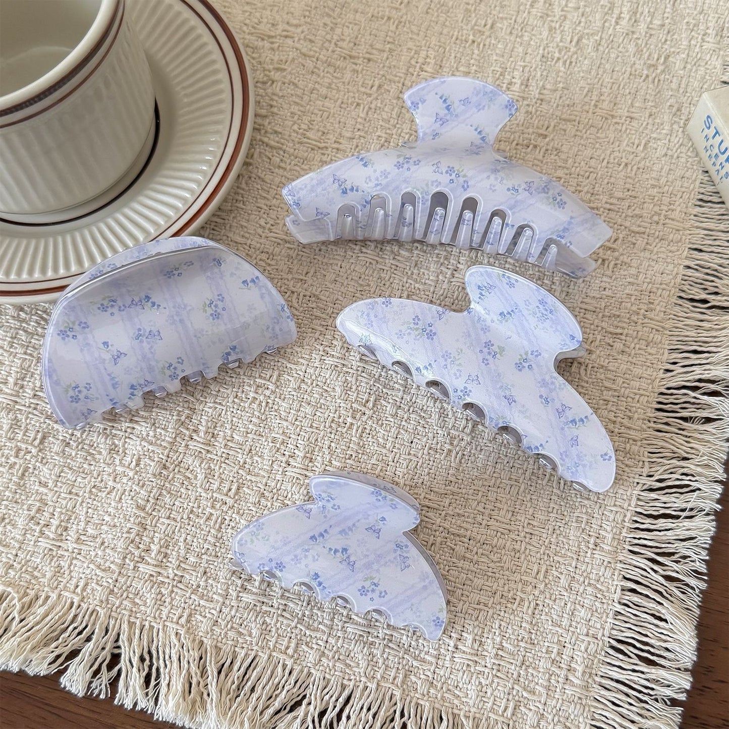 碎花簡約鯊魚夾－商品主圖｜https://igowo.tw/
