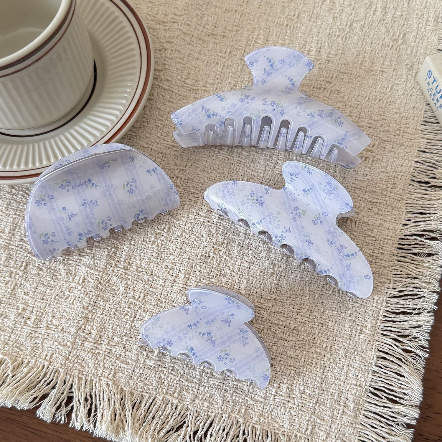 碎花簡約鯊魚夾－商品主圖｜https://igowo.tw/