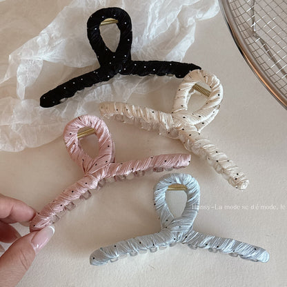 布面波點纏繞鯊魚夾－商品主圖｜https://igowo.tw/