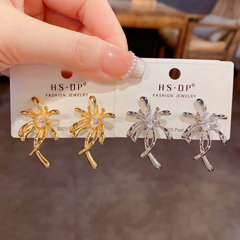 鋯石金屬花朵誇張耳環－商品主圖｜https://igowo.tw/