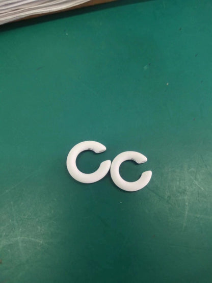 彩色琺瑯C形鑲鑽耳環－細節特寫21｜https://igowo.tw/
