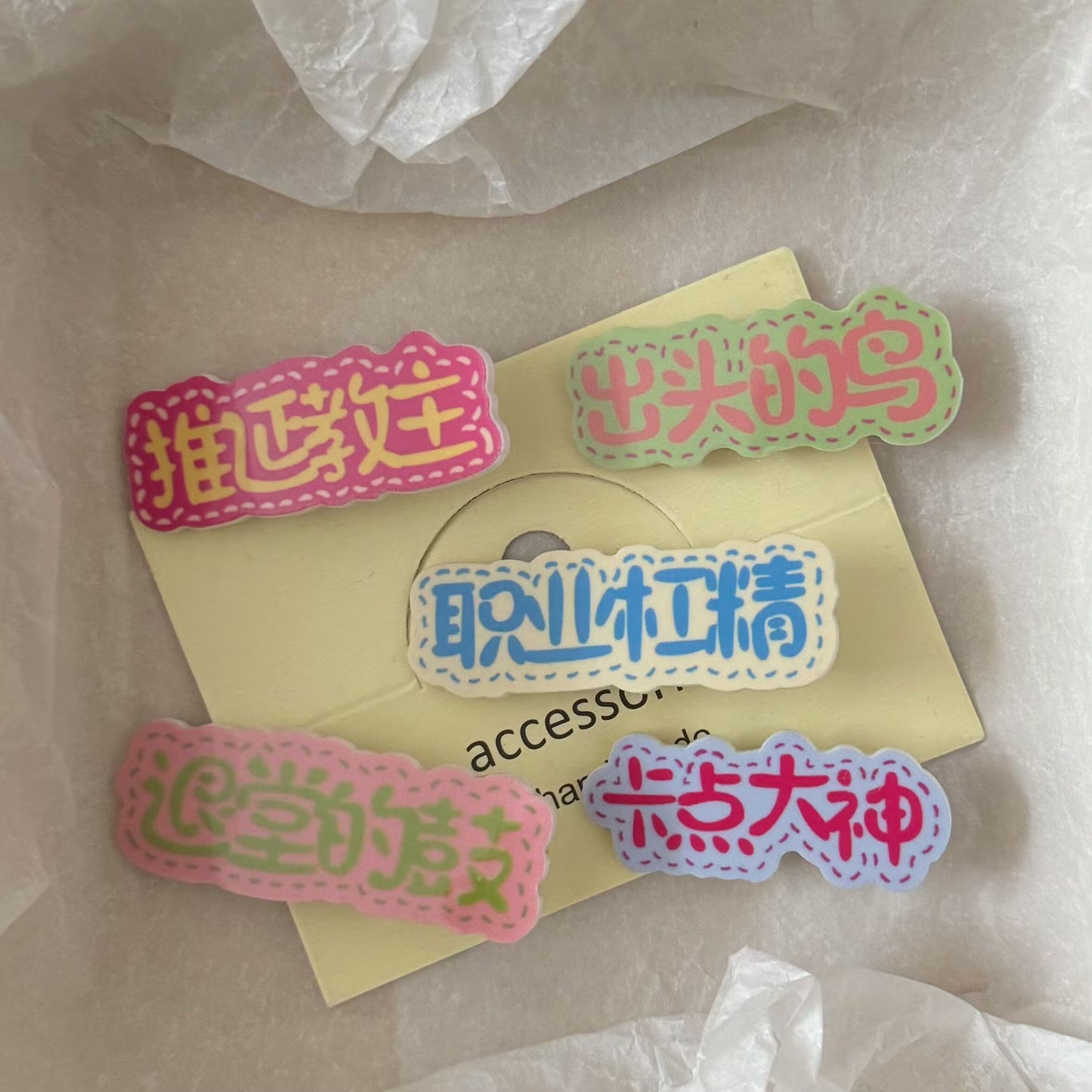 彩色文字髮夾－商品主圖｜https://igowo.tw/