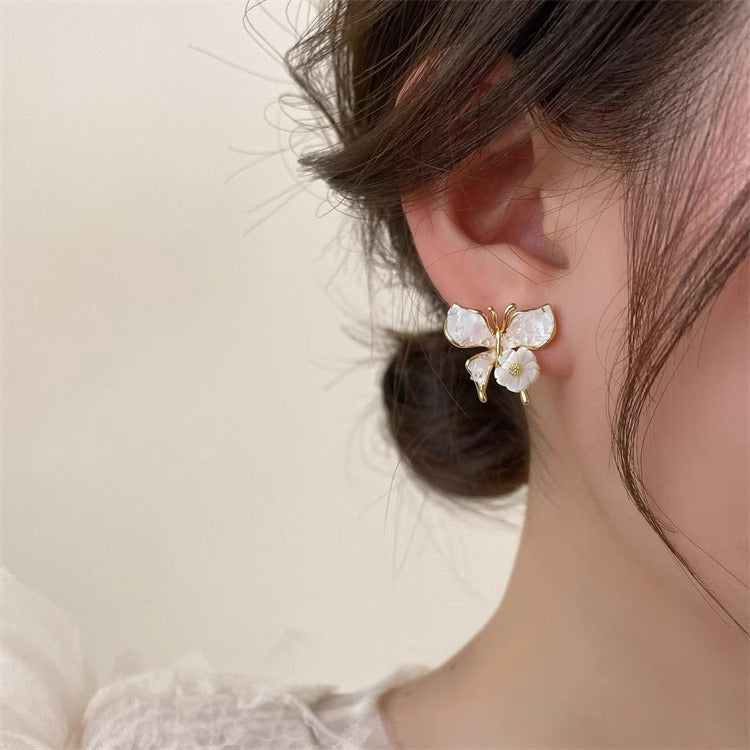 S925珍珠蝴蝶圓圈耳環－細節特寫21｜https://igowo.tw/