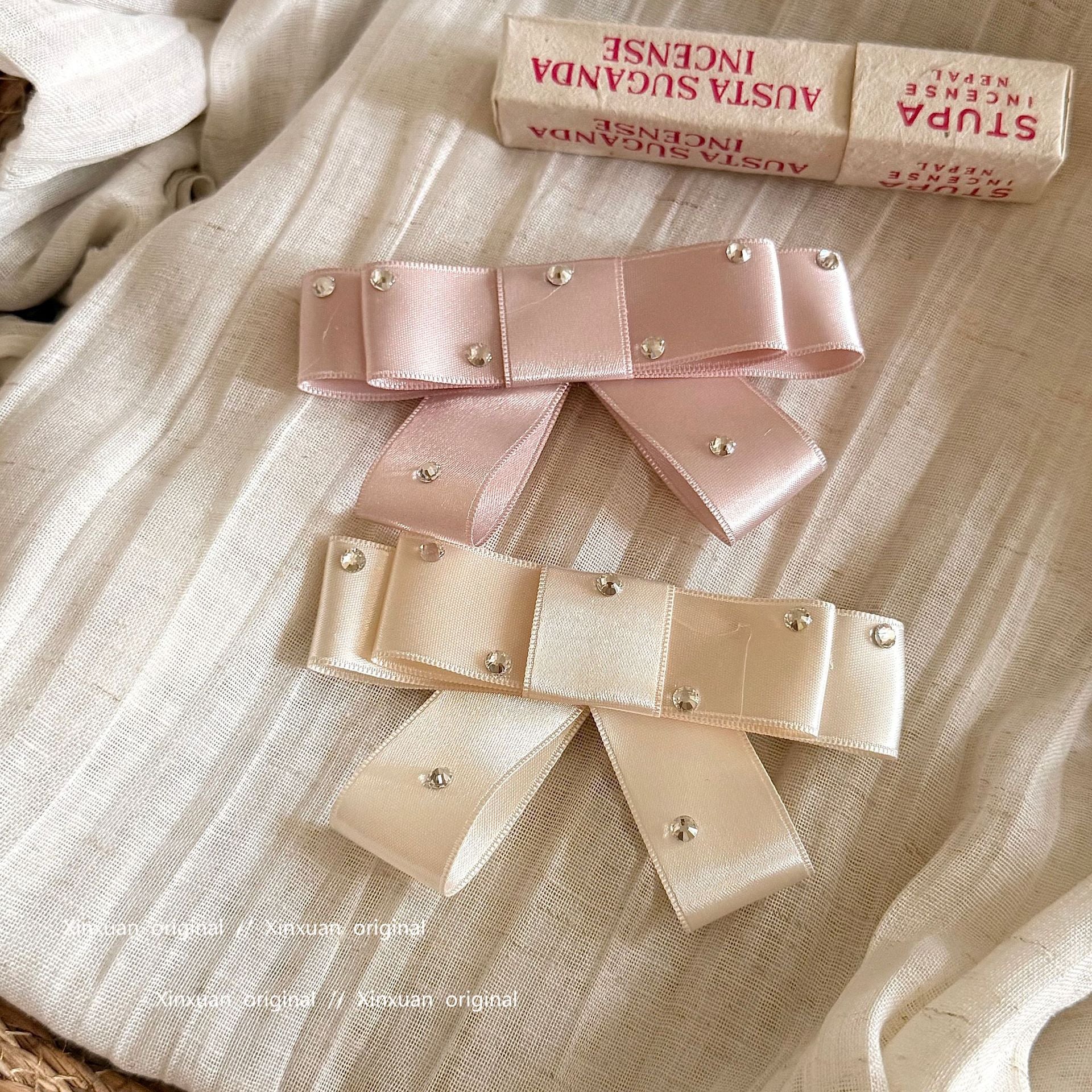 鋯石蝴蝶結髮夾－商品主圖｜https://igowo.tw/