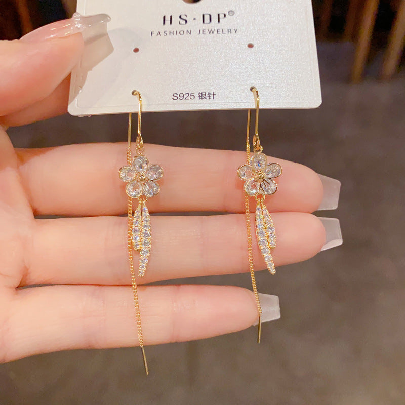 鋯石花朵流蘇簡約耳線－商品主圖｜https://igowo.tw/