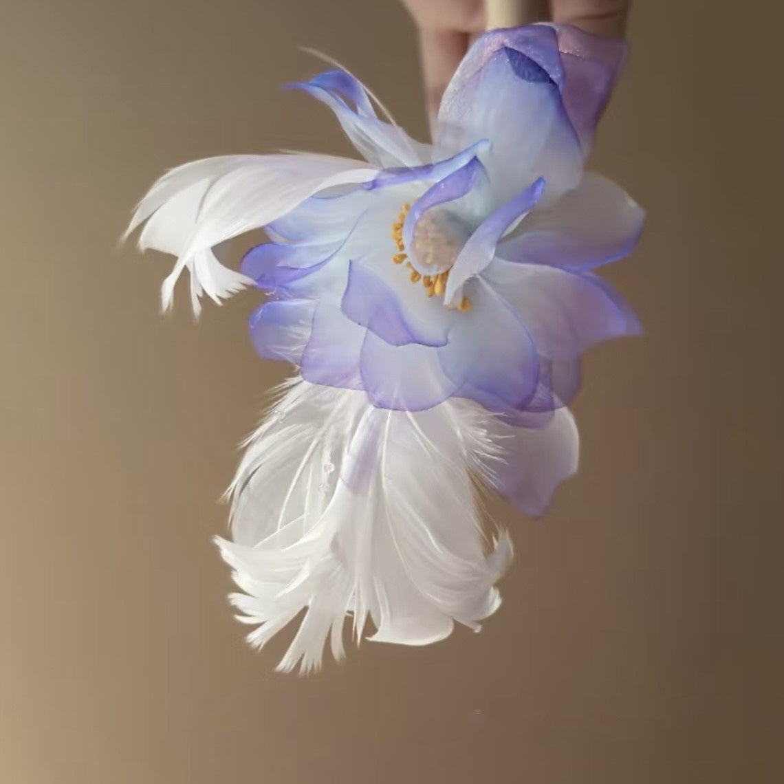 超仙布藝花朵羽毛發夾2025新款側邊鴨嘴夾高級感時尚百搭發飾批發