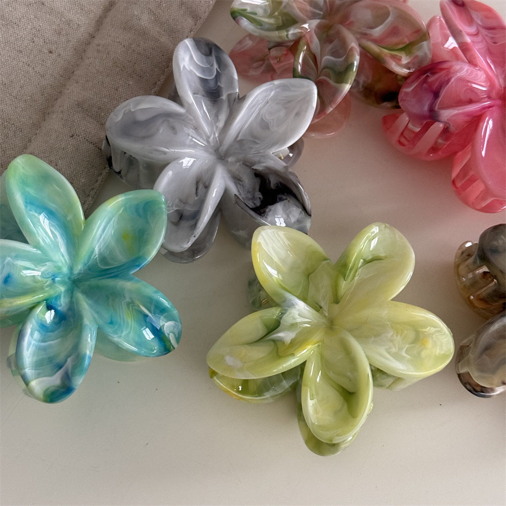 繽紛花朵鯊魚夾－漸變粉綠雞蛋花款細節｜https://igowo.tw/