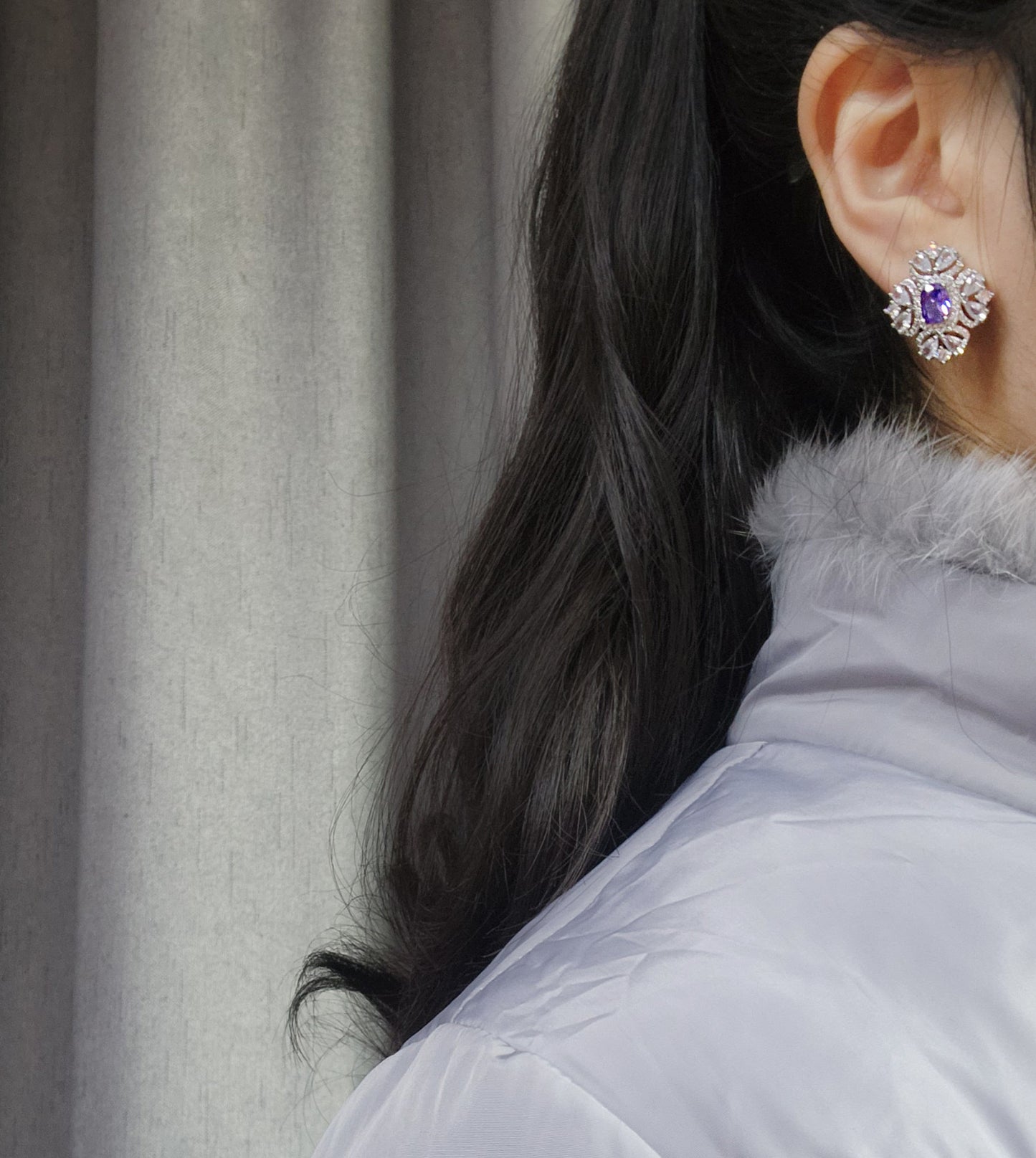 S925鋯石花朵微鑲耳釘－藍色款細節｜https://igowo.tw/