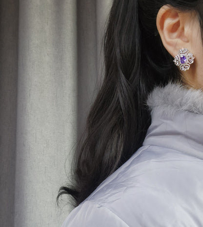 S925鋯石花朵微鑲耳釘－藍色款細節｜https://igowo.tw/