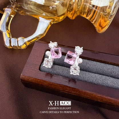 粉色鋯石愛心簡約耳環－細節特寫42｜https://igowo.tw/
