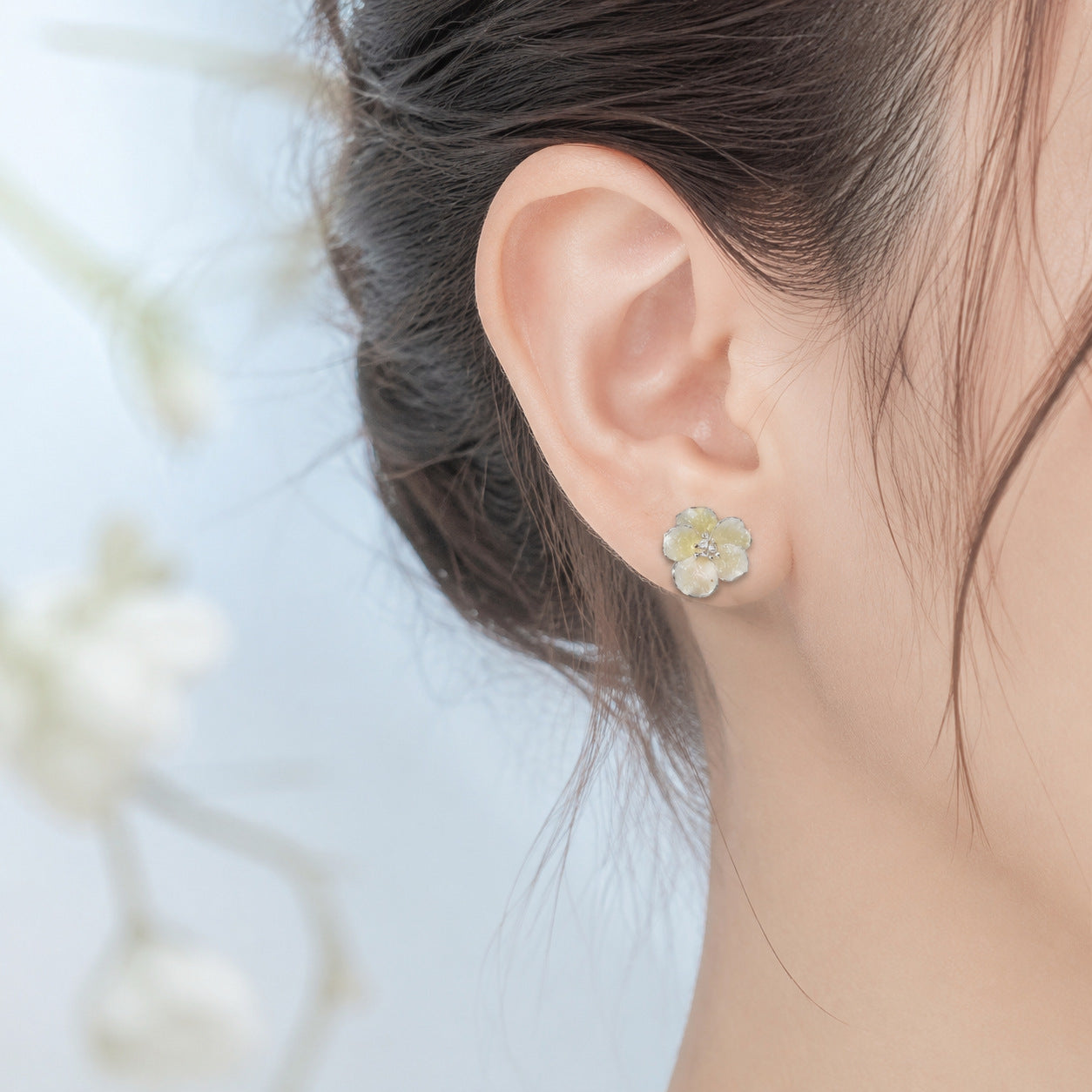琺瑯銀針花朵耳環－4/黃色款細節｜https://igowo.tw/