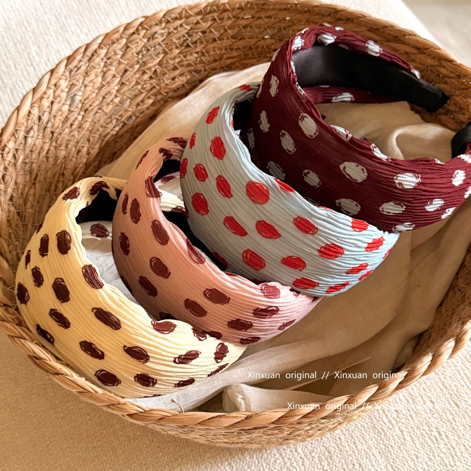 撞色波點寬版復古髮箍－黃色款細節｜https://igowo.tw/