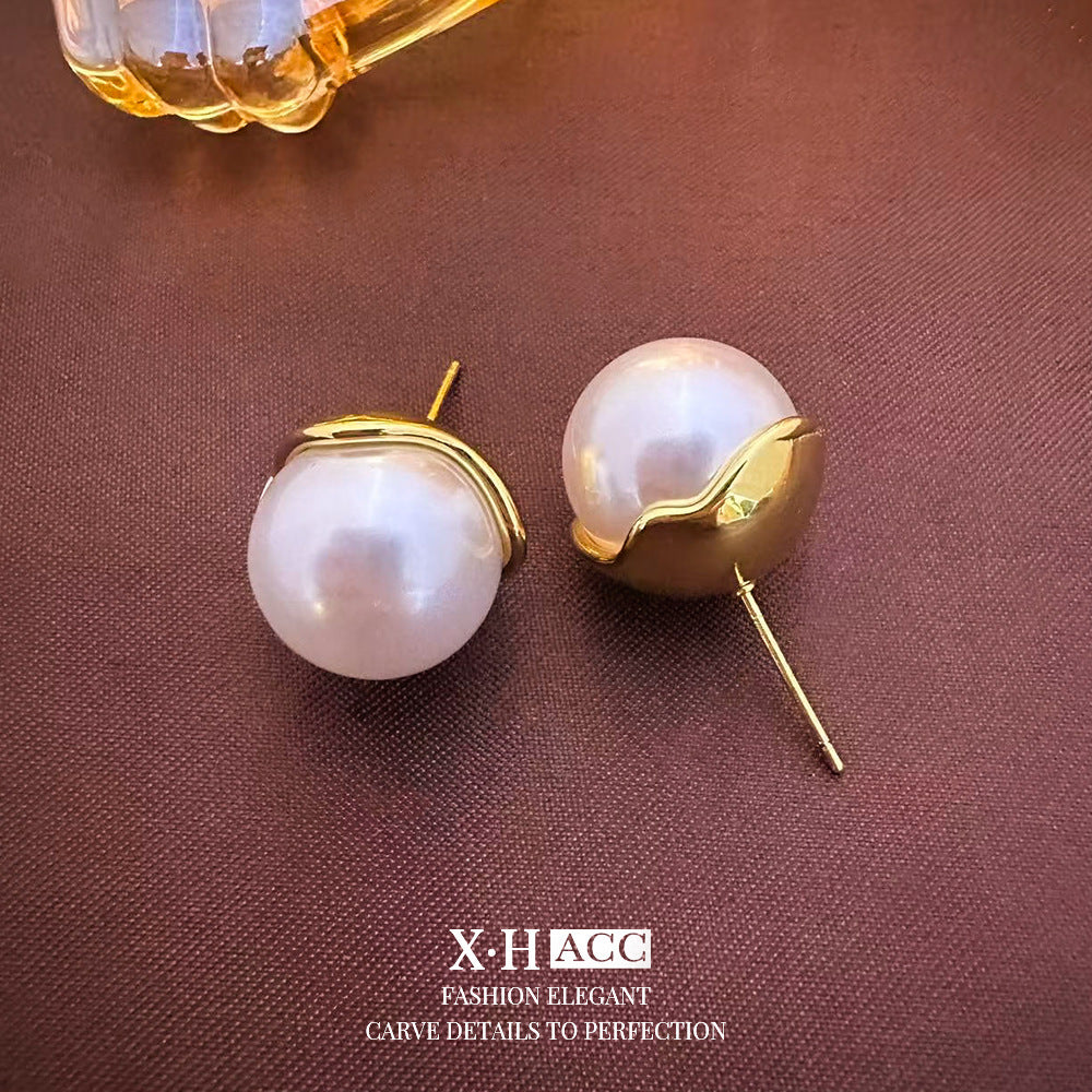 金色珍珠花朵電鍍耳釘－細節特寫7｜https://igowo.tw/
