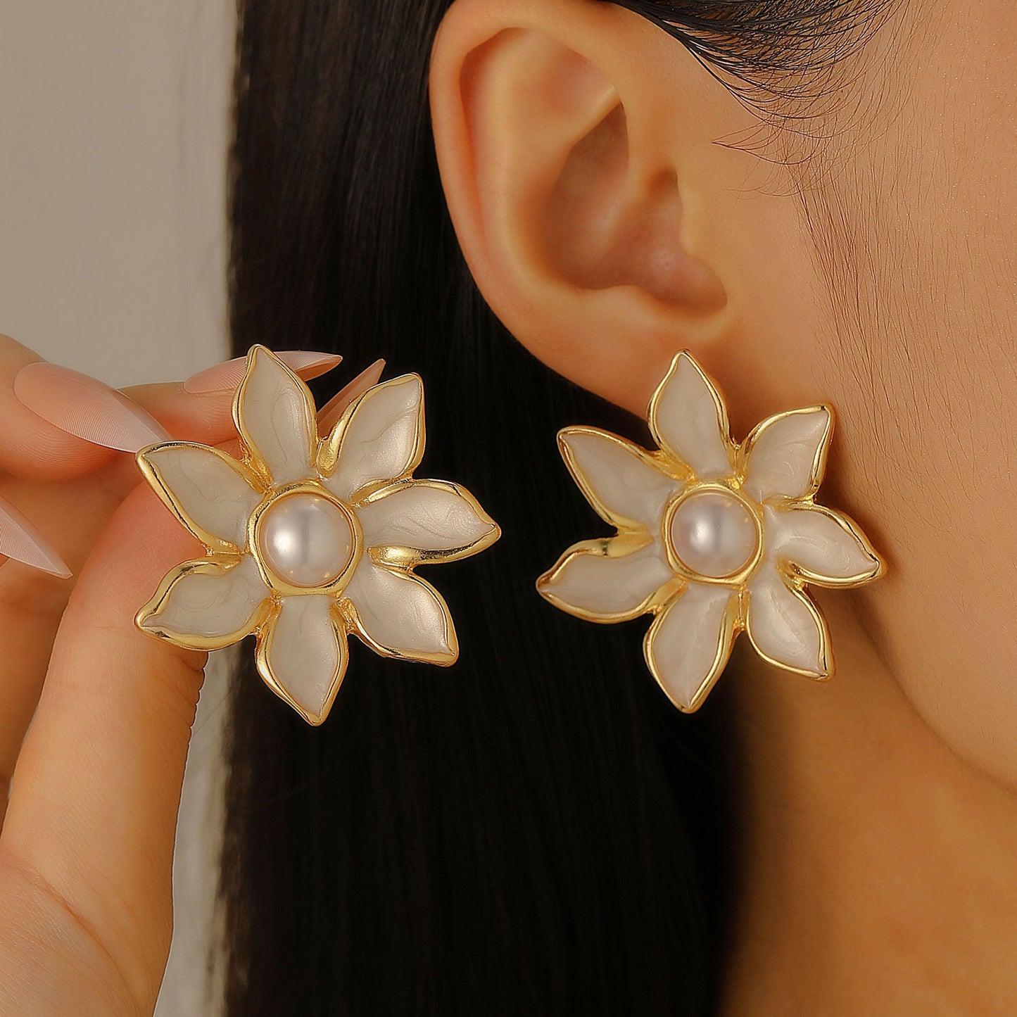 彩色琺瑯花朵復古耳環－第二視角實拍｜https://igowo.tw/