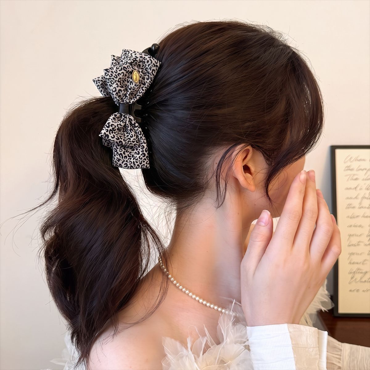 布面蝴蝶結髮夾－米白色款實拍｜https://igowo.tw/