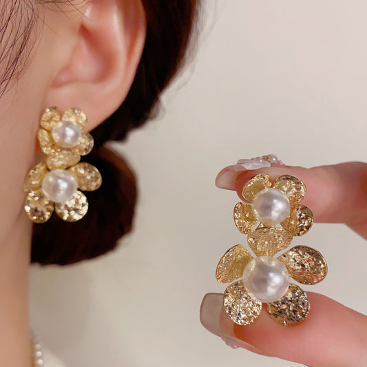 珍珠金屬花朵簡約耳墜－商品主圖｜https://igowo.tw/