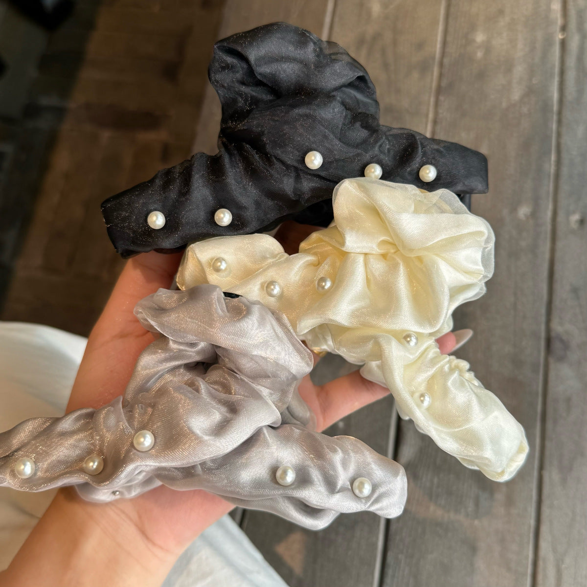珍珠布面雙層鯊魚夾－商品主圖｜https://igowo.tw/