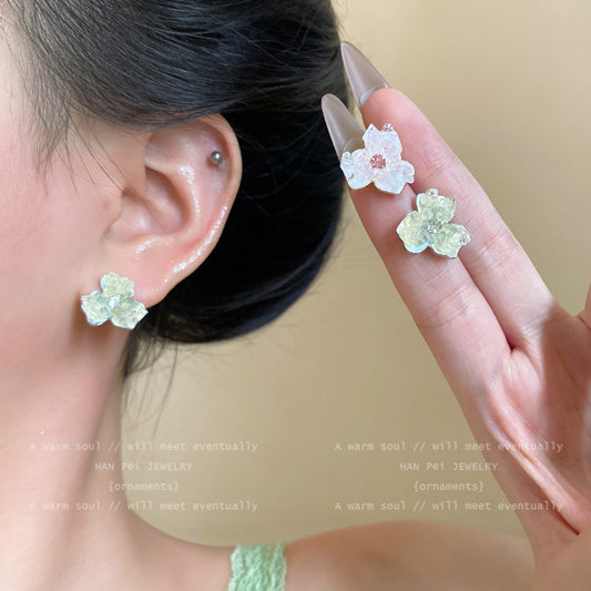 漸層水晶花朵耳環－商品主圖｜https://igowo.tw/