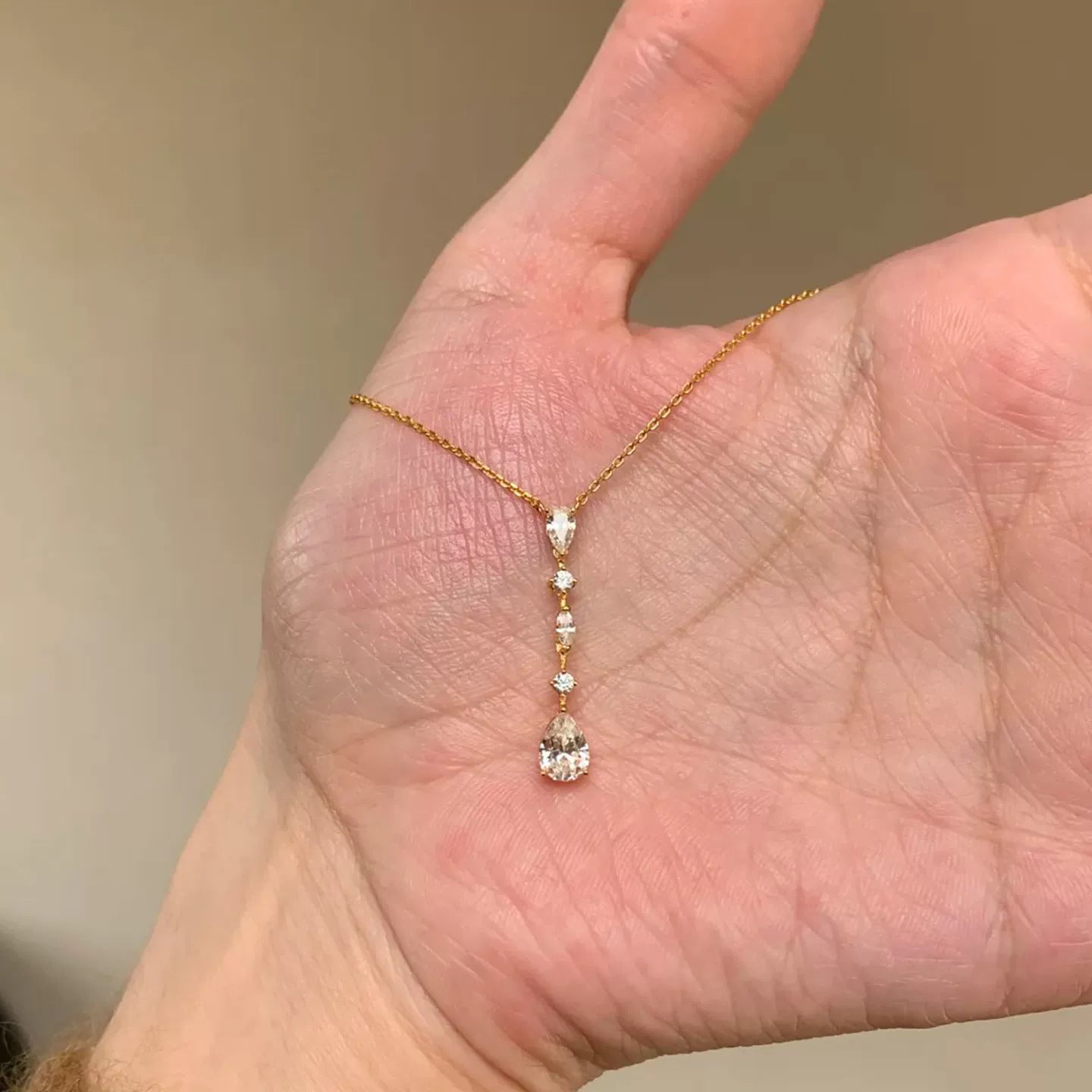 水滴流蘇簡約項鍊－商品主圖｜https://igowo.tw/