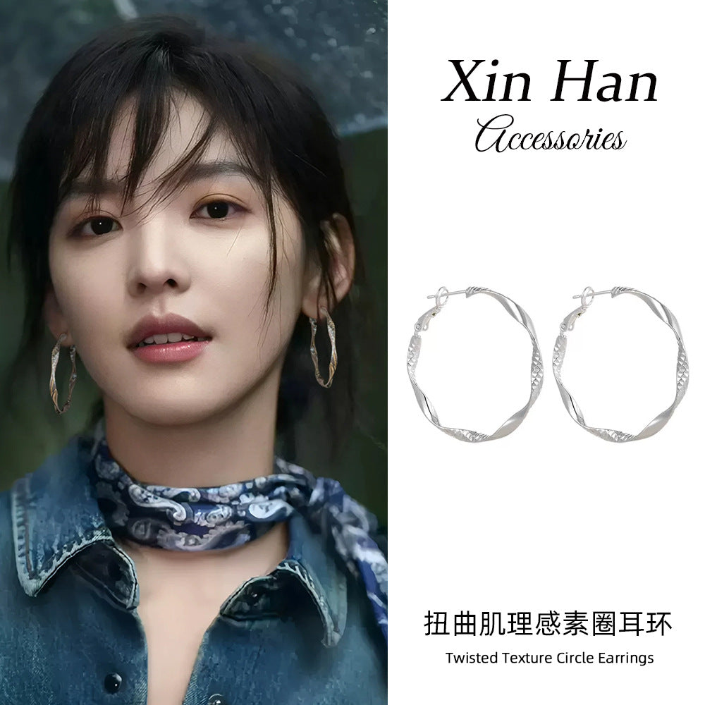 扭紋素圈簡約耳扣－商品主圖｜https://igowo.tw/