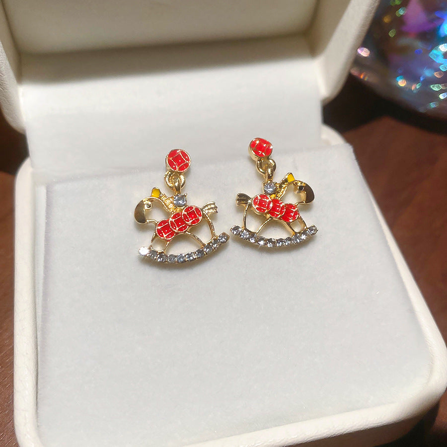 紅色珍珠小馬電鍍耳釘－細節特寫17｜https://igowo.tw/