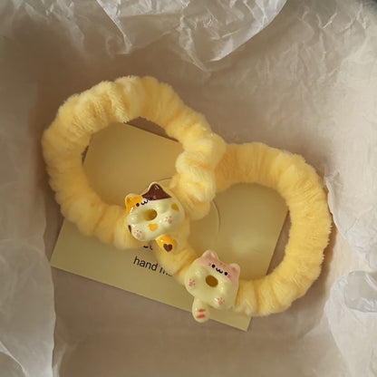 黃色貓咪甜點髮圈－粉色甜甜圈髮圈款實拍｜https://igowo.tw/