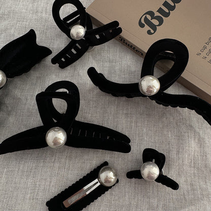 黑色珍珠絨面鯊魚夾－香檳珍珠-又字夾款細節｜https://igowo.tw/