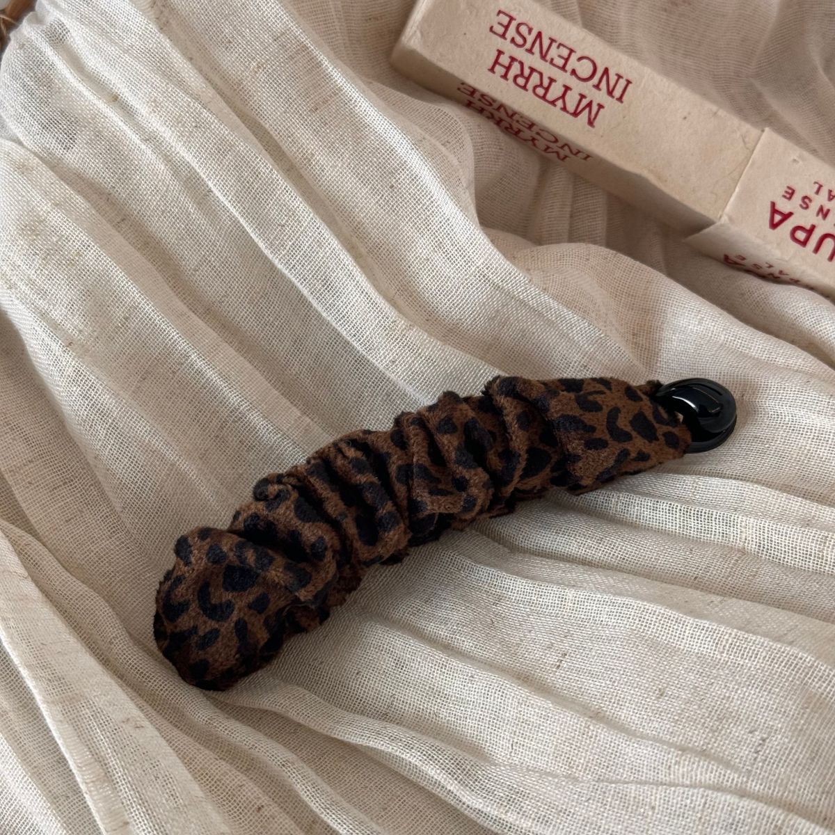 絨面布面豹紋復古髮夾