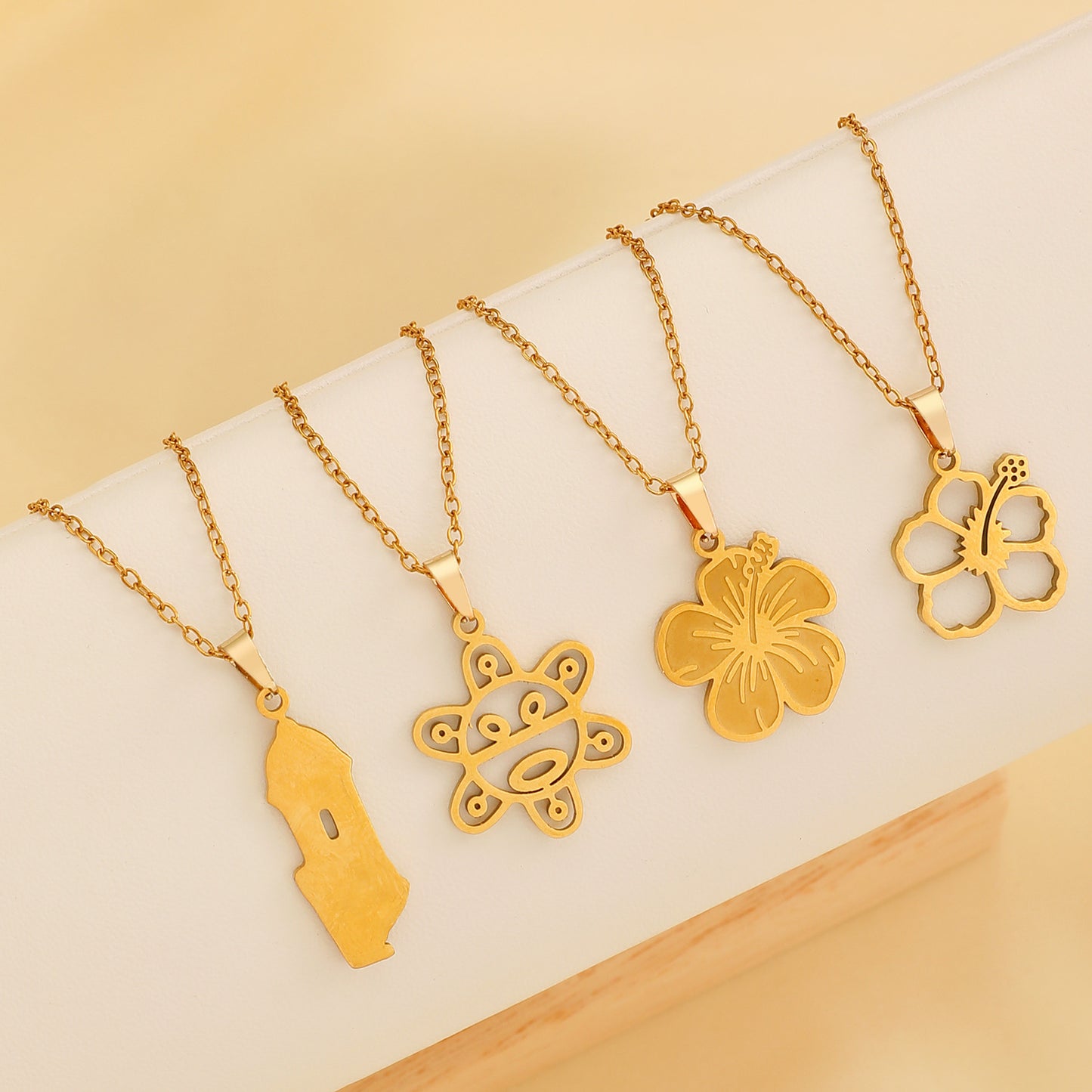 不鏽鋼花朵項鍊－商品主圖｜https://igowo.tw/