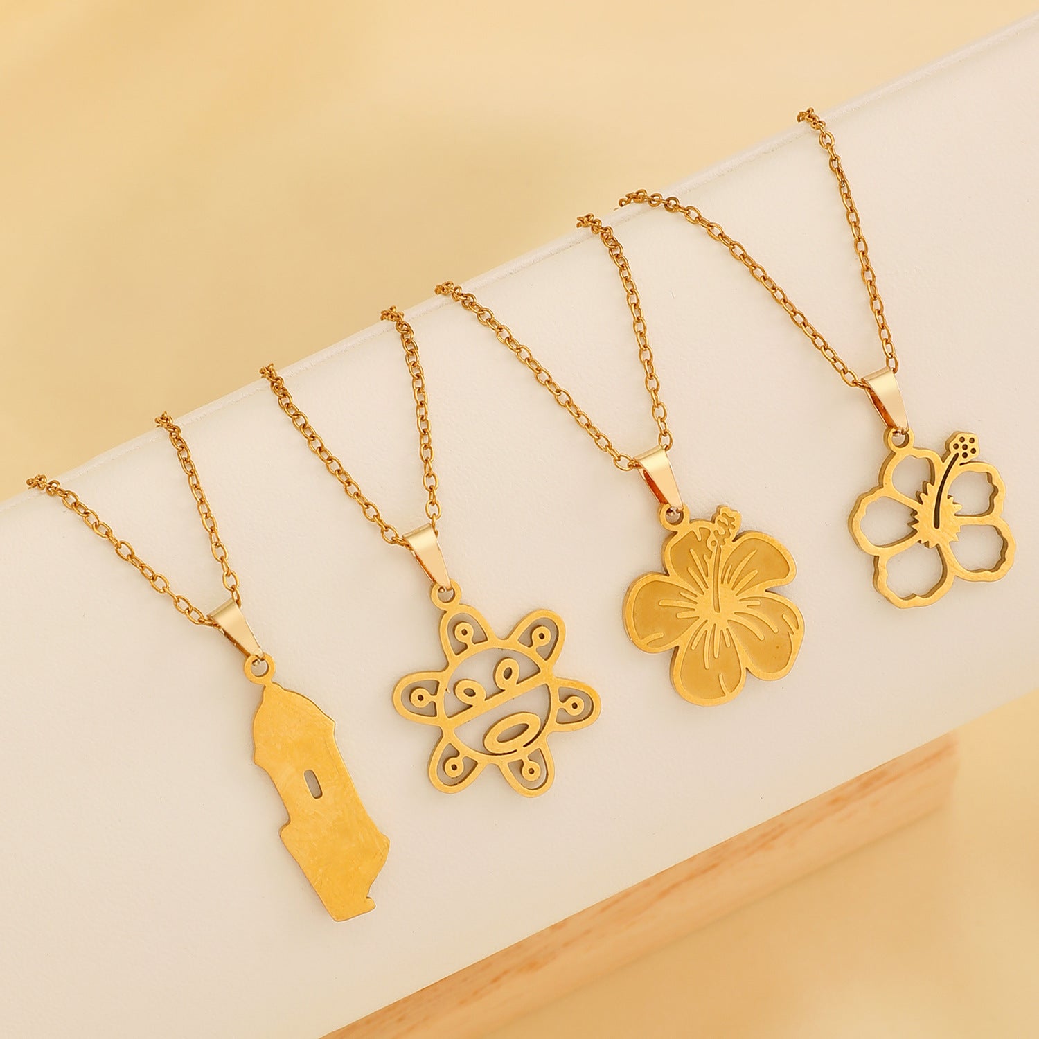 不鏽鋼花朵項鍊－商品主圖｜https://igowo.tw/