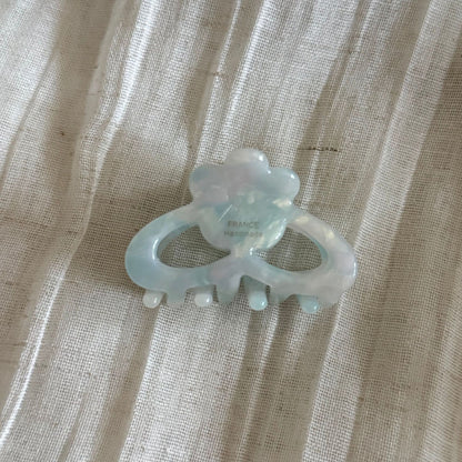 醋酸板材花朵鯊魚夾－透色款細節｜https://igowo.tw/