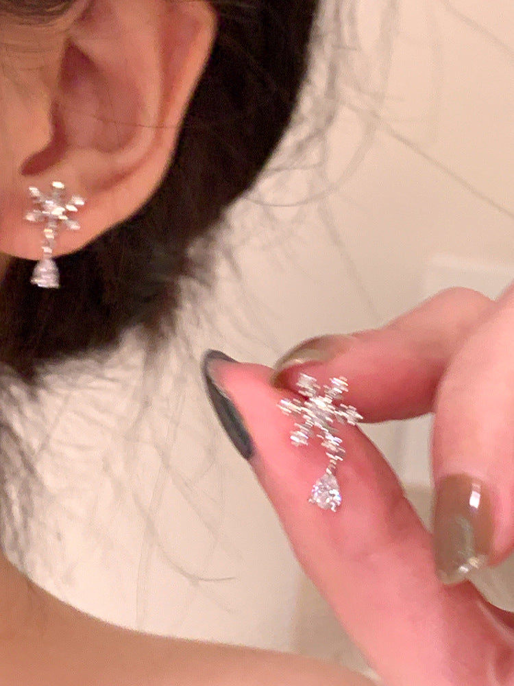 銀針鋯石雪花水滴耳釘韓系甜美圣誕氛圍感耳環輕奢小眾氣質耳飾女