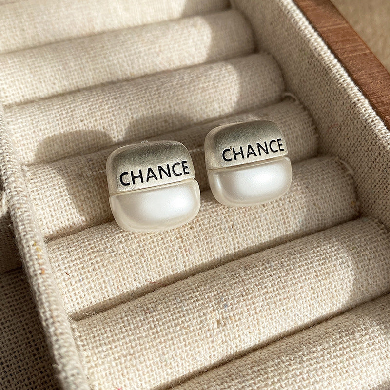 金色金屬字母拉絲耳釘