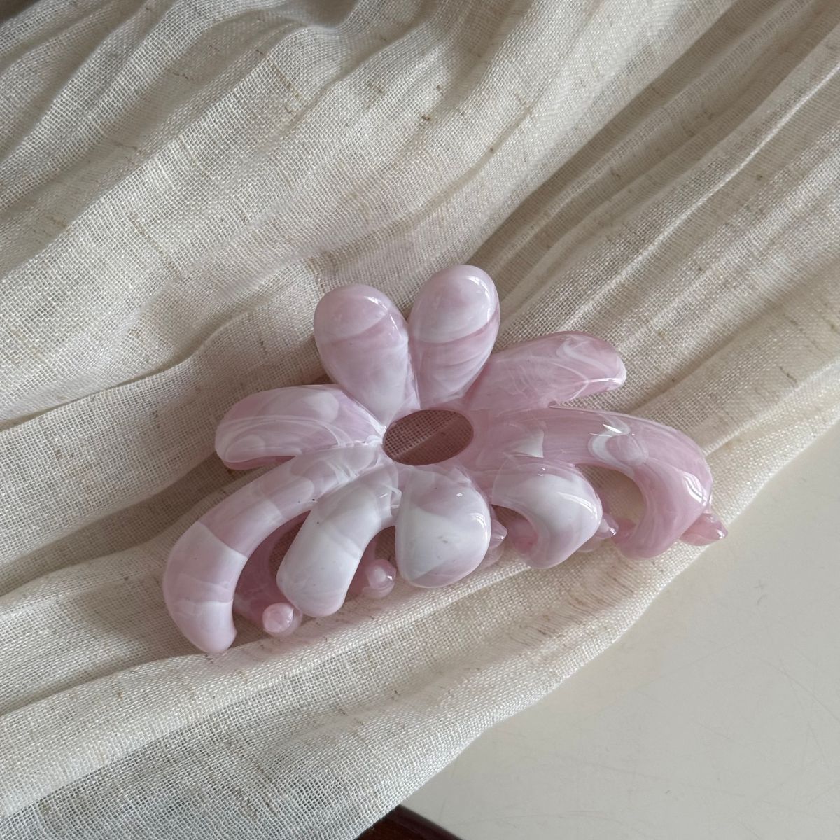 花朵復古髮夾－水墨菊花抓-咖色款細節｜https://igowo.tw/