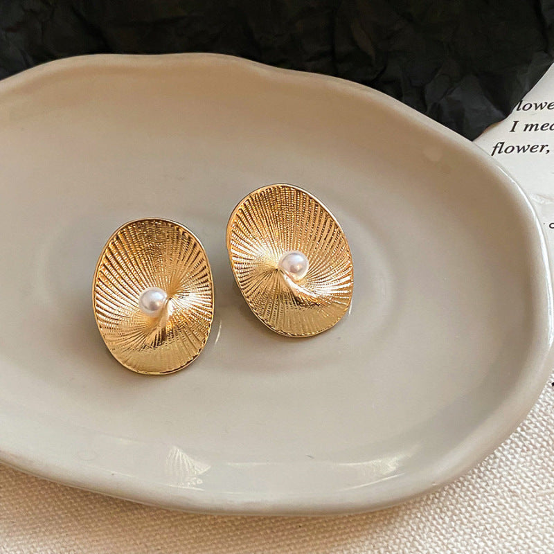 金色珍珠橢圓精雕耳釘
