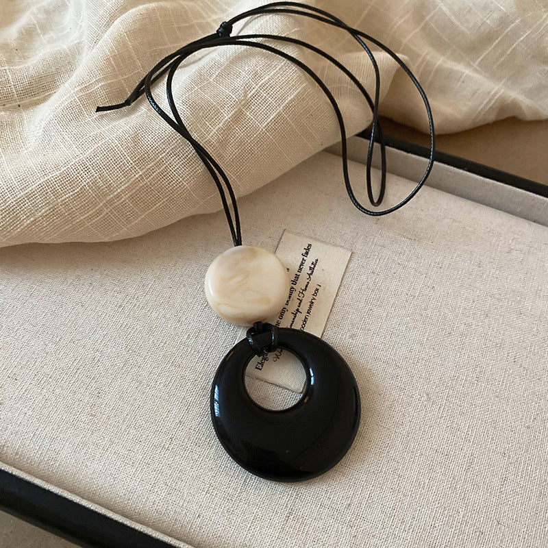 皮革串珠墜飾長版項鍊
