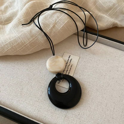 皮革串珠墜飾長版項鍊