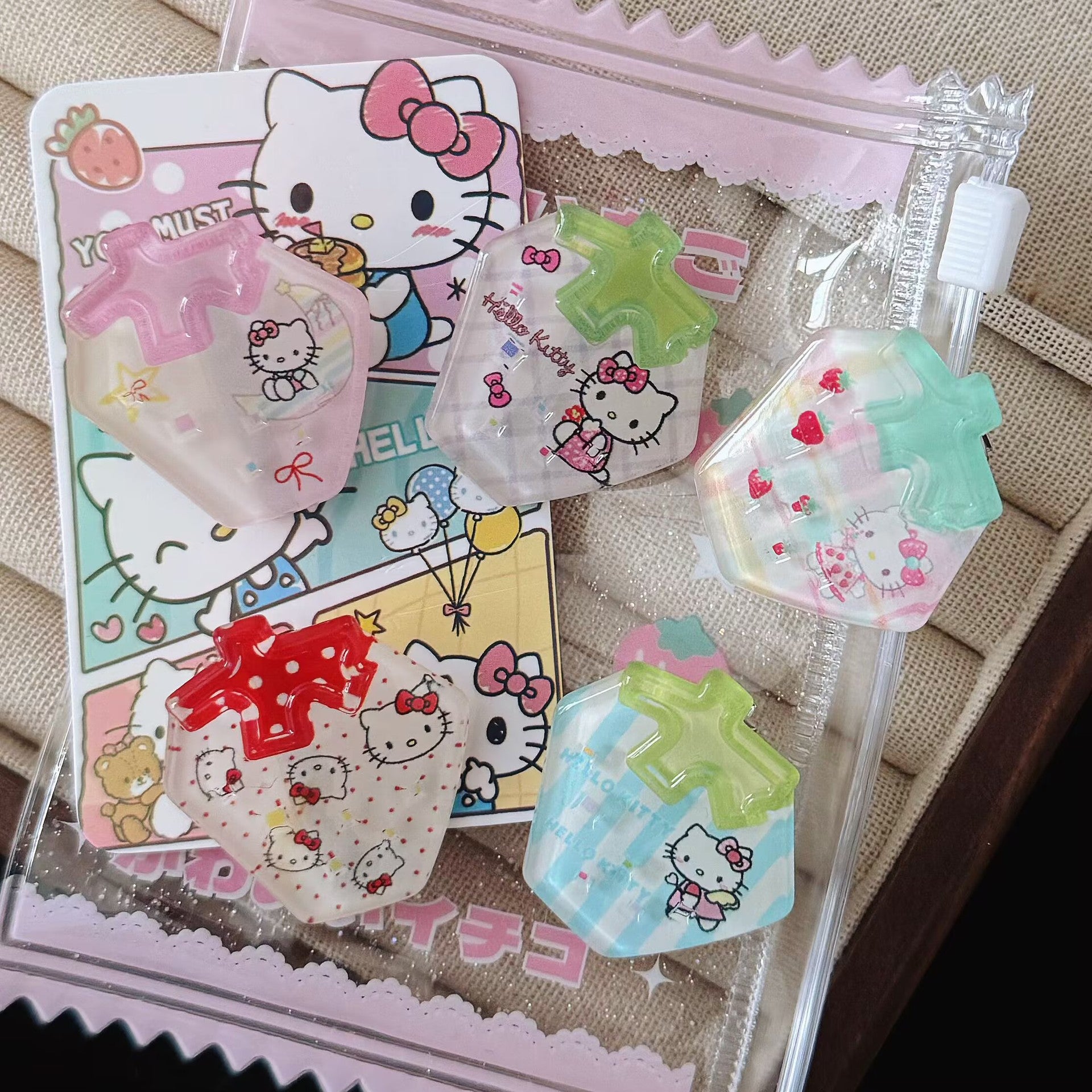 貓咪草莓髮夾－藍葉子草莓款實拍｜https://igowo.tw/