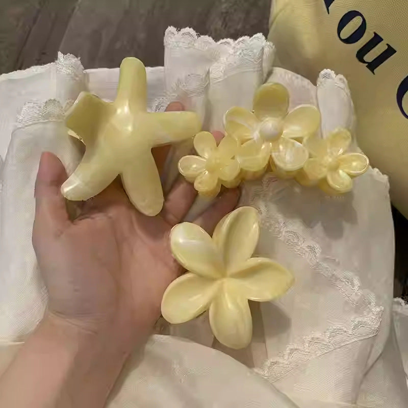 黃色海星花朵鯊魚夾－商品主圖｜https://igowo.tw/