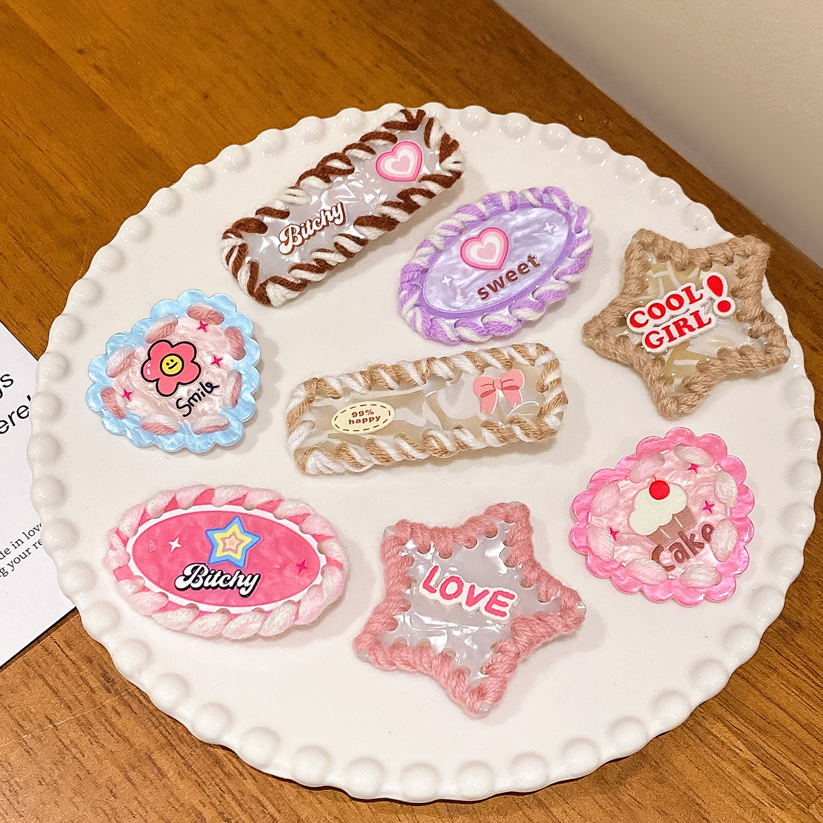 壓克力愛心編織髮夾－商品主圖｜https://igowo.tw/