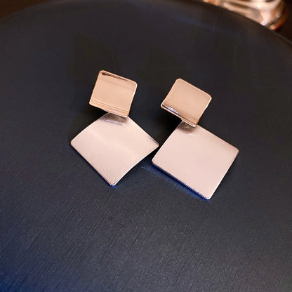 珍珠銀針圓形鑲鑽耳環－細節特寫29｜https://igowo.tw/