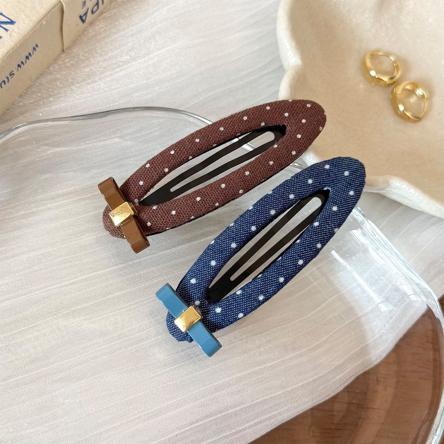布面波點蝴蝶髮夾－咖色BB夾款實拍｜https://igowo.tw/