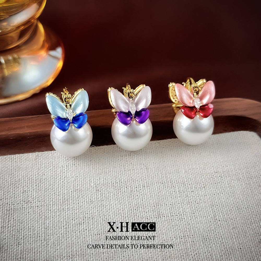 彩色珍珠蝴蝶微鑲耳扣－銀針-紅色款實拍｜https://igowo.tw/