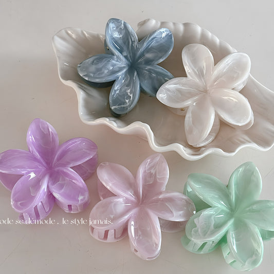 大理石紋花朵鯊魚夾－商品主圖｜https://igowo.tw/