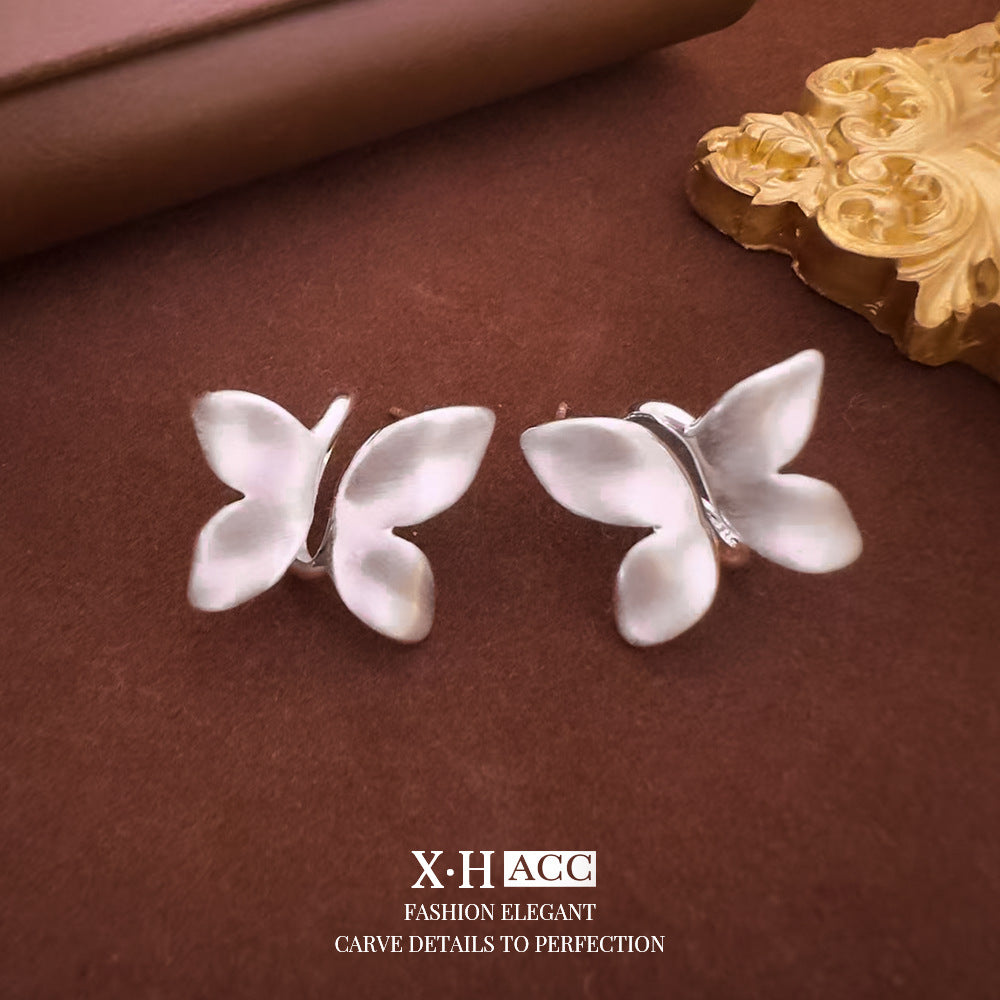 銀針蝴蝶拉絲立體耳釘－銀針-金色-拉絲款實拍｜https://igowo.tw/