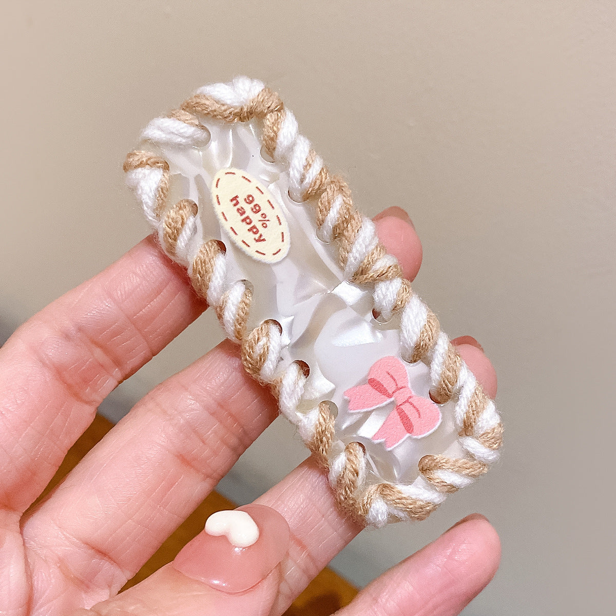 壓克力愛心編織髮夾－米色方塊款細節5｜https://igowo.tw/